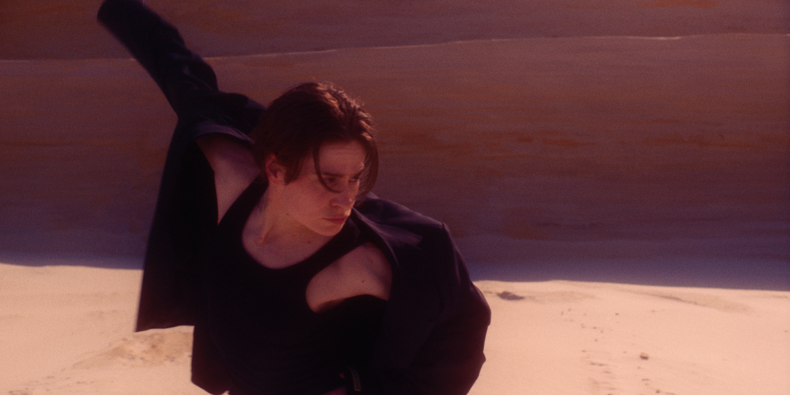 Christine and the Queens – Rentrer chez moi — still 6