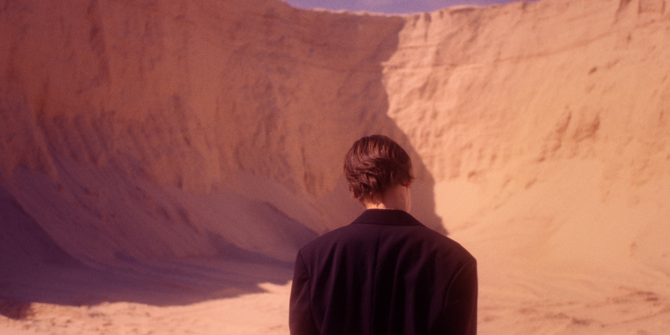 Christine and the Queens – Rentrer chez moi — still 7