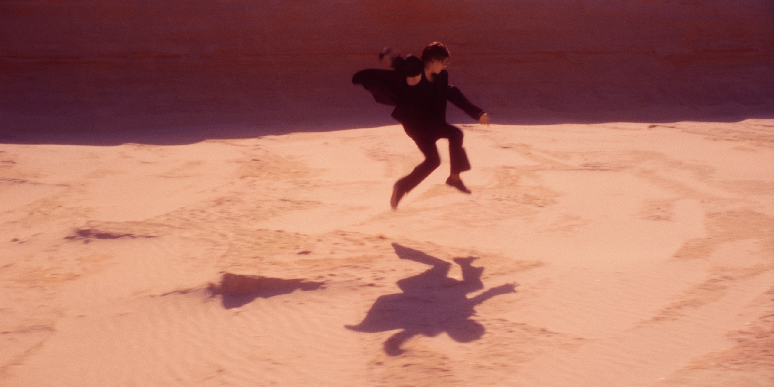 Christine and the Queens – Rentrer chez moi — still 1