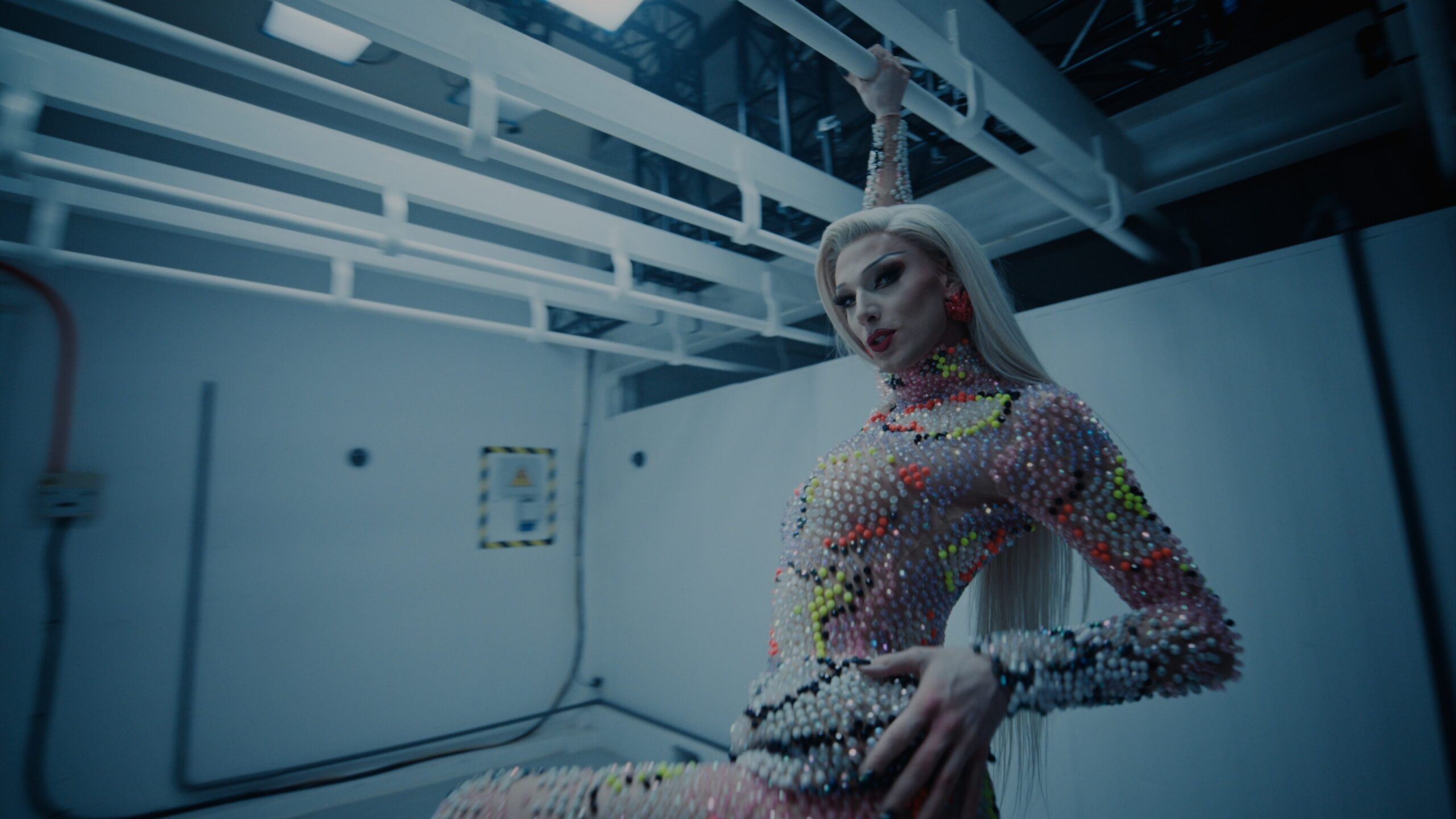 LA GRANDE DAME – DADA — still 17