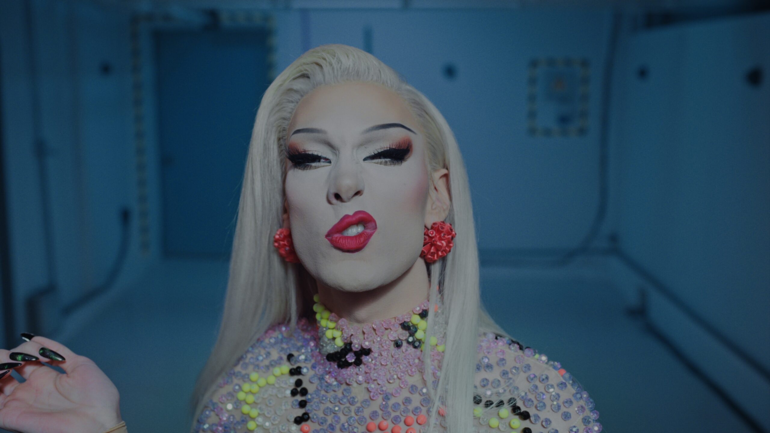 LA GRANDE DAME – DADA — still 18