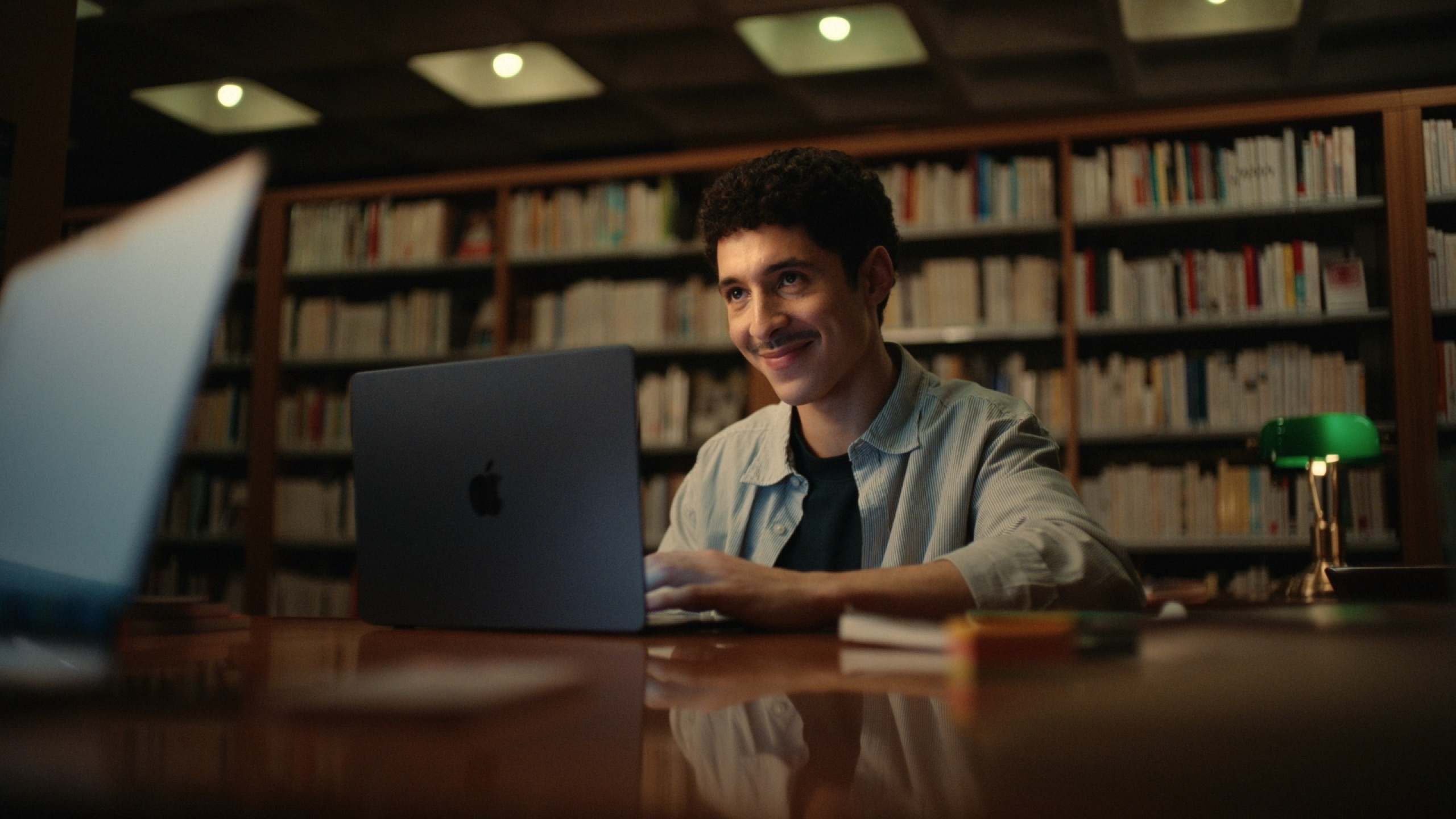 Fnac x Apple – le montage — still 3