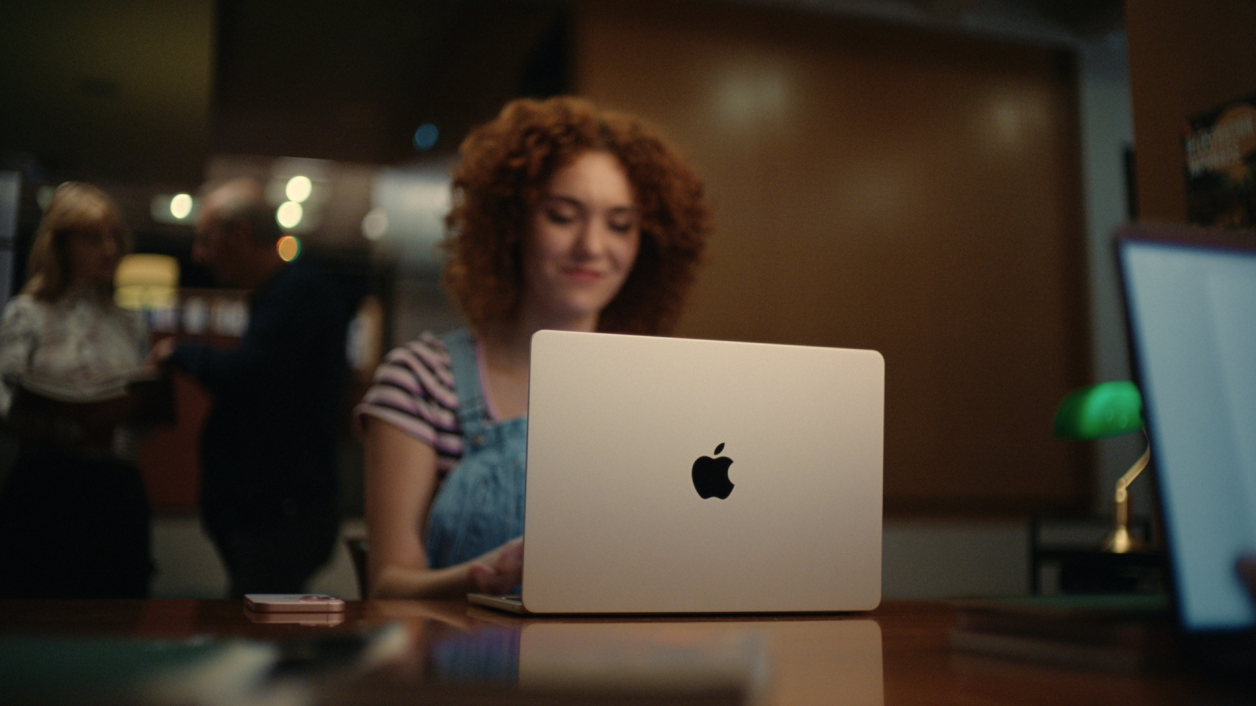 Fnac x Apple – le montage — still 1