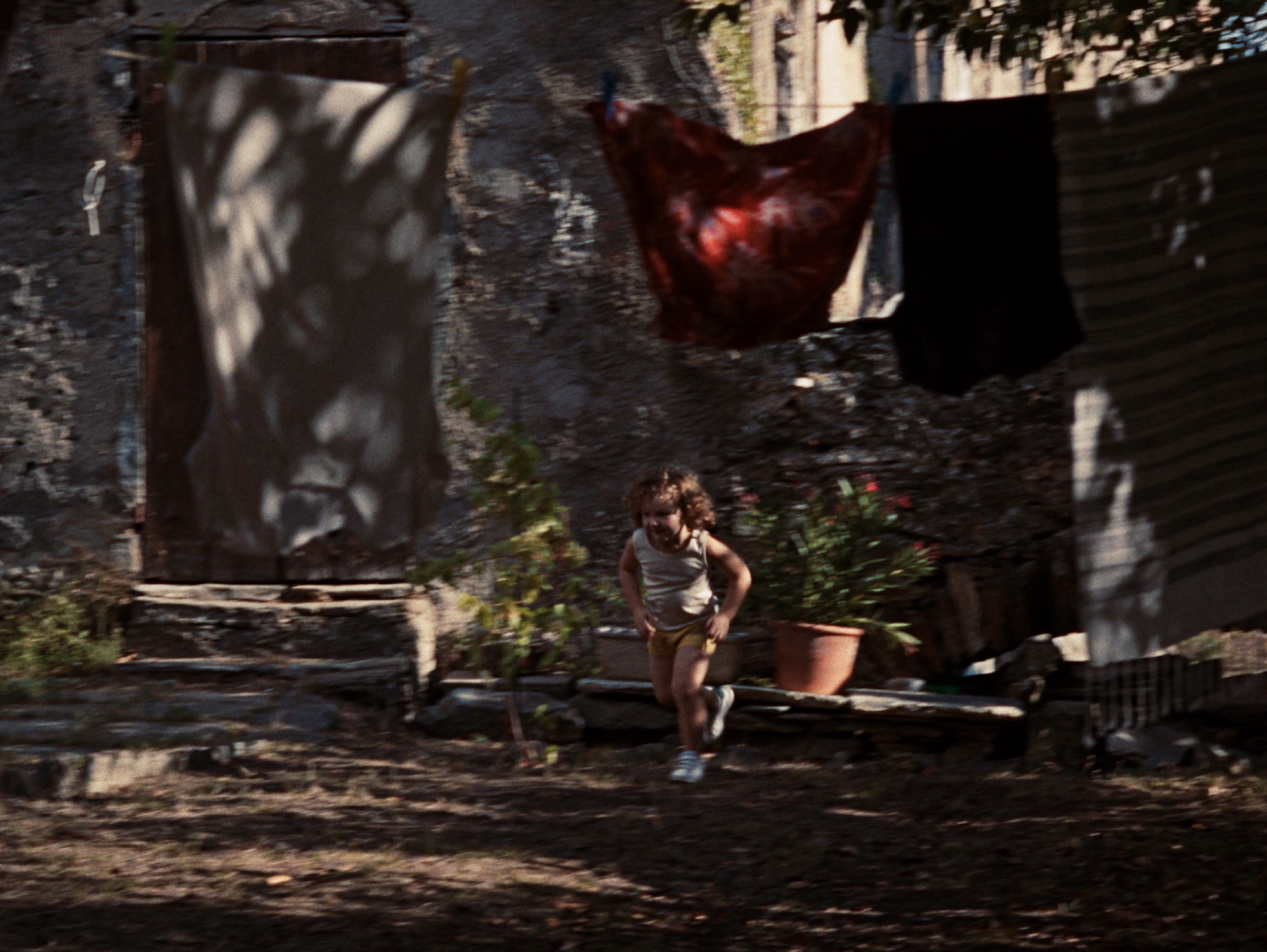 La Poule Noire — still 12
